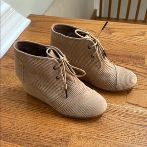 Toms Corduroy Tan Wedge Ankle Boots Size 7.5